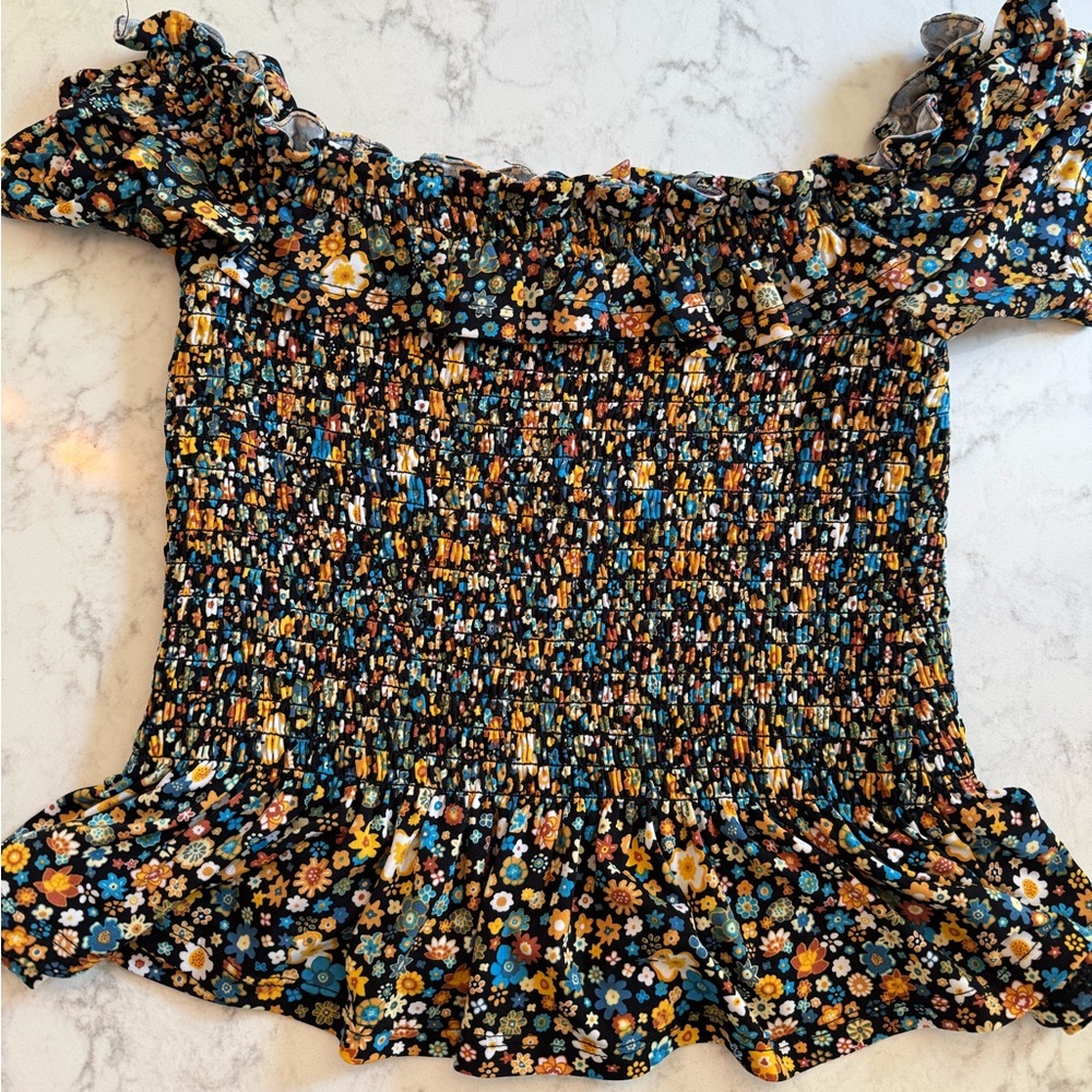 Off the shoulder daisy print top